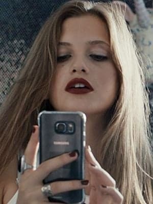 Zoë Pastelle Holthuizen