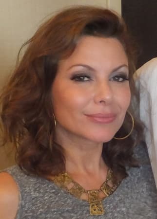 Kari Wuhrer