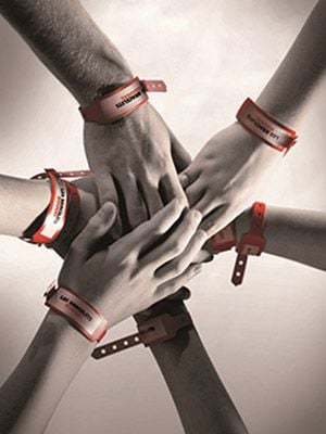 Les Bracelets rouges - Cover