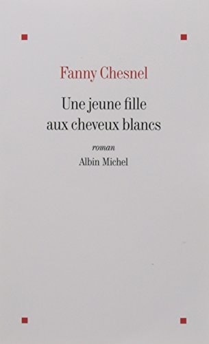 Une jeune fille aux cheveux blancs