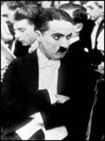 Charlot au music-hall